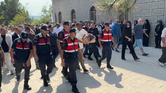 Küçük Umay'ın son yolculuğunda yürek yakan veda: Tutuklu babanın zor anları