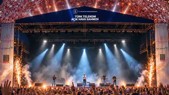 İstanbul'un Kalbi AKM'de Sanat ve Teknoloji Rüzgarı: Kültür Yolu Festivali Başladı