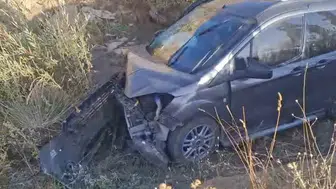 Yüksekova-Van karayolunda şiddetli çarpışma: 4 yaralı