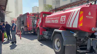 Küçükçekmece'de korku dolu anlar: Elektrikli araç alev topuna döndü
