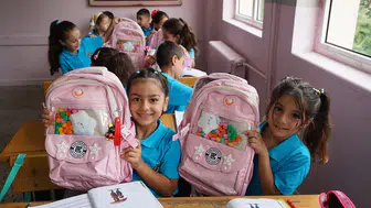 Dilovası'nda bin minik öğrencinin okul heyecanına sanayici dokunuşu