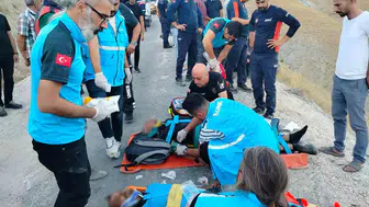 Keban yolunda can pazarı: İşçi minibüsü uçuruma uçtu