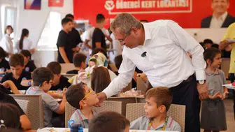 Ayvalık'ta öğrencilerin yüzünü güldüren karar: 50 TL'ye tam menü dönemi sürüyor