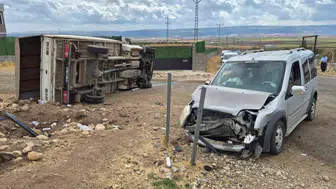 Gaziantep'te kavşak dehşeti: İki araç çarpıştı, ortalık savaş alanına döndü