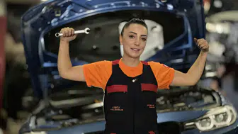 Sanayinin tozlu yollarında bir başarı hikayesi: Muhasebe masasından motor ustalığına uzanan yolculuk