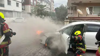 Burhaniye'de korku dolu anlar: Seyir halindeki otomobil bir anda ateş topuna döndü