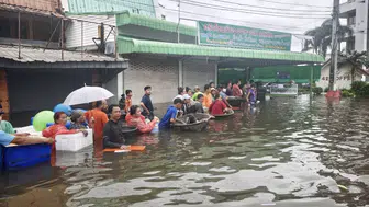 Tayland'da muson kabusu: Başkentte hayat durma noktasına geldi