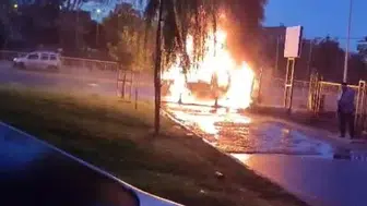 Arnavutköy'de dehşet anları: Seyir halindeki kamyonet bir anda alev topuna dönüştü
