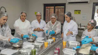 Mersin'de mutfaklarda renk devrimi: Doğanın özüyle hazırlanan üç renkli erişte