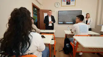 Gençlerin eğitim yolculuğunda Semih Balaban'dan tam destek
