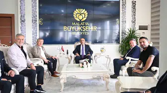 Efsane futbolcular Malatya'da: Şehrin küllerinden doğuşuna tam not