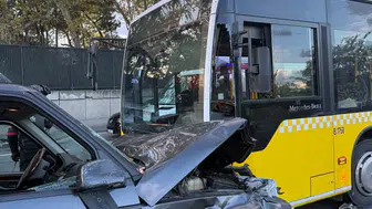 Maslak trafiğinde korku dolu anlar: Kontrolden çıkan cip İETT otobüsüne çarptı