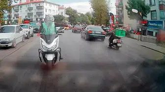 Selam vereyim derken kaza yaptı: Ankara'daki dikkatsizlik kamerada