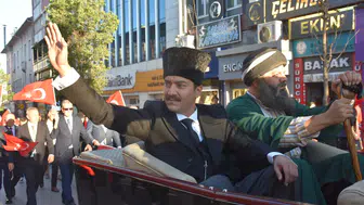 Sivas sokaklarında 107 yıllık yankı: Atatürk'ün şehre gelişi yeniden yaşandı