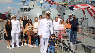 Mavi Vatan'da duygusal buluşma: TCG Karataş kapılarını ailelere açtı