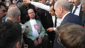Samsun yolunda beklenmedik duruş: Cumhurbaşkanı Erdoğan'dan engelli gence anlamlı ziyaret