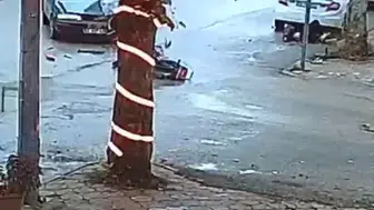 Adana'da sabah trafiğinde dehşet anları: Güvenlik kamerası o çarpışmayı kaydetti