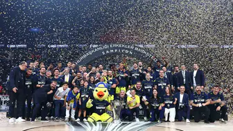 Sinan Erdem'de kupa coşkusu: Fenerbahçe zirveyi bırakmadı