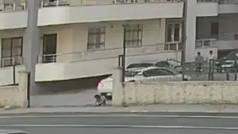 Payas'ta korku dolu anlar: Geri manevra yapan otomobilin altında kalan minik çocuk yaşam mücadelesi veriyor