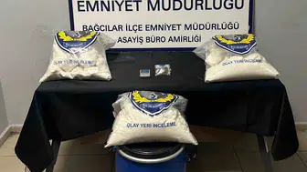 Bağcılar'daki gizli depoda zehir tacirlerine ağır darbe: Tonlarca hammadde ele geçirildi