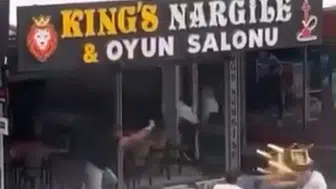 Elazığ'da oyun salonu savaş alanına döndü: Sandalyeler havada uçuştu