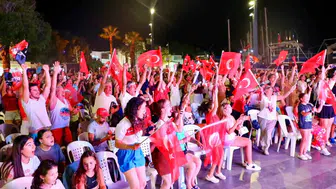 Bodrum'da Filenin Sultanları rüzgarı: Avrupa şampiyonluğu meydanları bayram yerine çevirdi