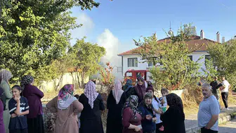 Bolu'da korku dolu anlar: Bir kıvılcımla başlayan felaket üç evi küle çevirdi