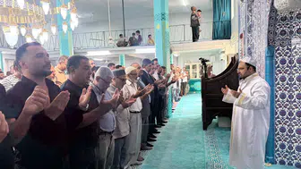 Denizin yuttuğu iki kardeş için Reyhanlı'da hüzünlü veda: Gıyabi cenaze namazı kılındı