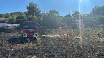 Elektrik kıvılcımı bir köyü ayağa kaldırdı: Sera ve depo küle döndü