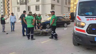 Erdemli'de dehşet anları kamerada: Kavşakta motosikletli sürücü ağır yaralandı