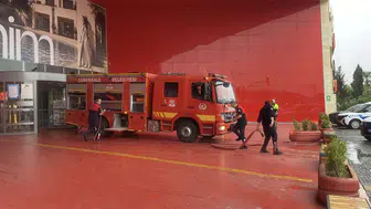 Çanakkale'de sabah saatlerinde AVM'yi dumanlar sardı
