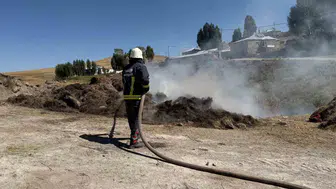 Çaldıran'da korkutan alevler: İtfaiye ekipleri felaketi önledi