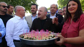 Börek ikramı üzerinden Özgür Özel'e sert tepki: Vatandaşa karşı takınılan tavır kabul edilemez
