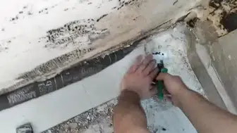 Teras katından gelen çaresiz miyavlamalar ekipleri harekete geçirdi