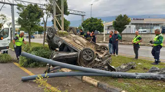 Manisa'da korkunç kaza: Kontrolden çıkan otomobil hurdaya döndü
