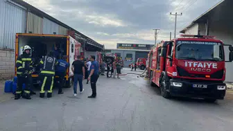 Denizli'de korku dolu anlar: Kırpıntı deposu alevlere teslim oldu
