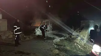 Niğde'de park halindeki araçtan geriye sadece enkaz kaldı