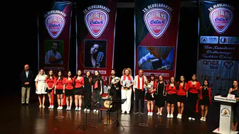 Antalya'nın sanat takviminde 15 yıllık gelenek: Gitarın dev isimleri Türkan Şoray'da buluştu