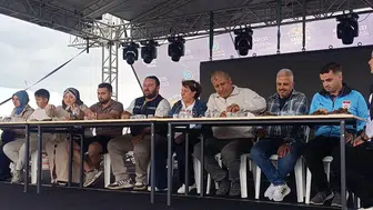 Tekirdağ'ın lezzet şöleninde kıyasıya rekabet: Bir dakikada en çok köfteyi yiyen altın kazandı
