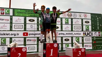 Akhisar'ın Pedalları Zirveye Çıktı: Manisalı Gençler 15 Madalyayla Döndü