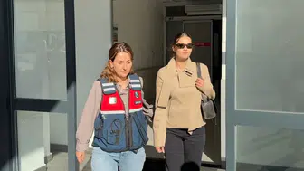 Fransa dönüşü havalimanında gözaltına alındı: Ünlü oyuncu Afra Saraçoğlu'nun zorunlu İstanbul mesaisi