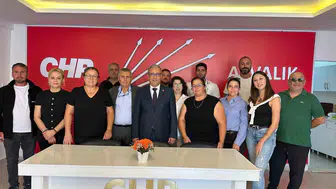 Ayvalık CHP’de yeni dönem: Gökay Bacan ve ekibi sahaya iniyor
