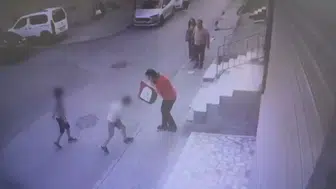 Sokak ortasında dehşet anları: Alacak kavgası masum bir çocuğun hayatını karartıyordu