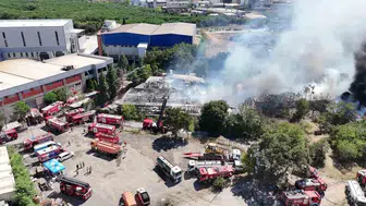 Tuzla'da kimyasal kabusu: Sanayi bölgesinde yükselen alevler saatler sonra dizginlendi