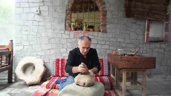 Muş'ta Bir Fincan Kahvenin Hatırı Soku Taşında Saklı: Teknolojiyi Değil Geleneği Öğütüyorlar