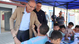 Miniklerin neşesi Antakya'nın gündemine oturdu: Başkan Yapar okul bahçesinde çocuklarla buluştu