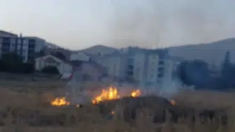 Yüksekova'da korkutan dumanlar: İtfaiye alevlere geçit vermedi