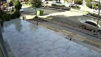 Malatya'da ölümle burun buruna gelen kuryenin mucizevi kurtuluşu kamerada