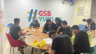 Menteşe'de yurt hayatı değişiyor: Öğrenciler akademik streslerini sanatla atıyor