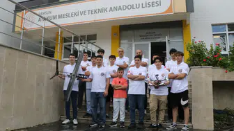 Sırt çantasında taşınan yerli teknoloji: Liseli gençlerin İHA tasarımı savunma sanayi devlerine rakip oldu